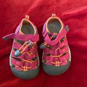 Keen pink and Orange toggle front shoe